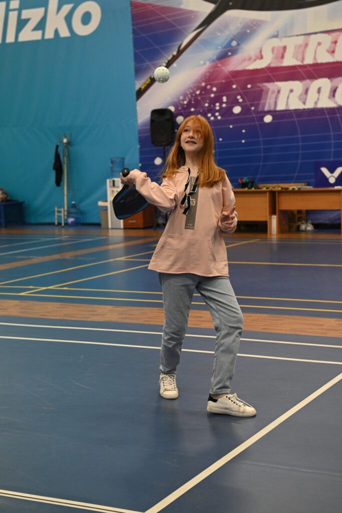 кортові кросівки